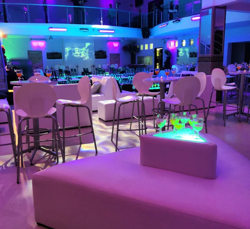 Party Hills Lounge — jardín y terraza